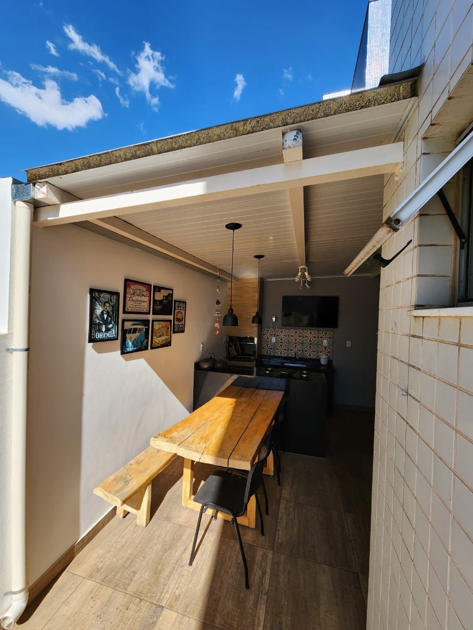 VENDO AMPLO APARTAMENTO COM ÁREA PRIVATIVA NO JARDIM CAMBUÍ